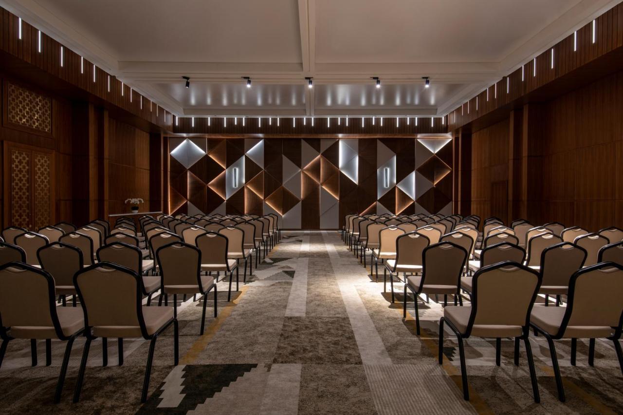 Swissotel Living Jiddah Esterno foto The interior of the main conference hall