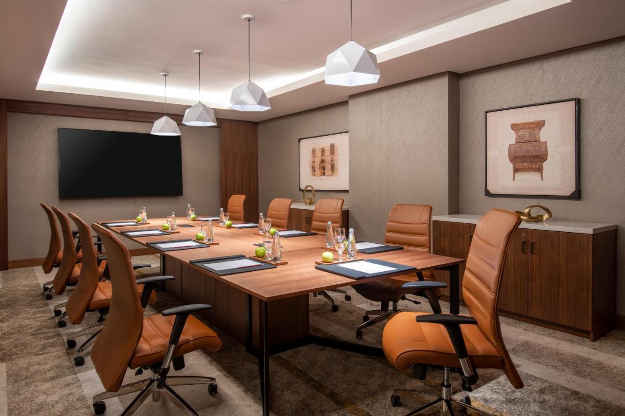 Swissotel Living Jiddah Esterno foto Boardroom at The Westin