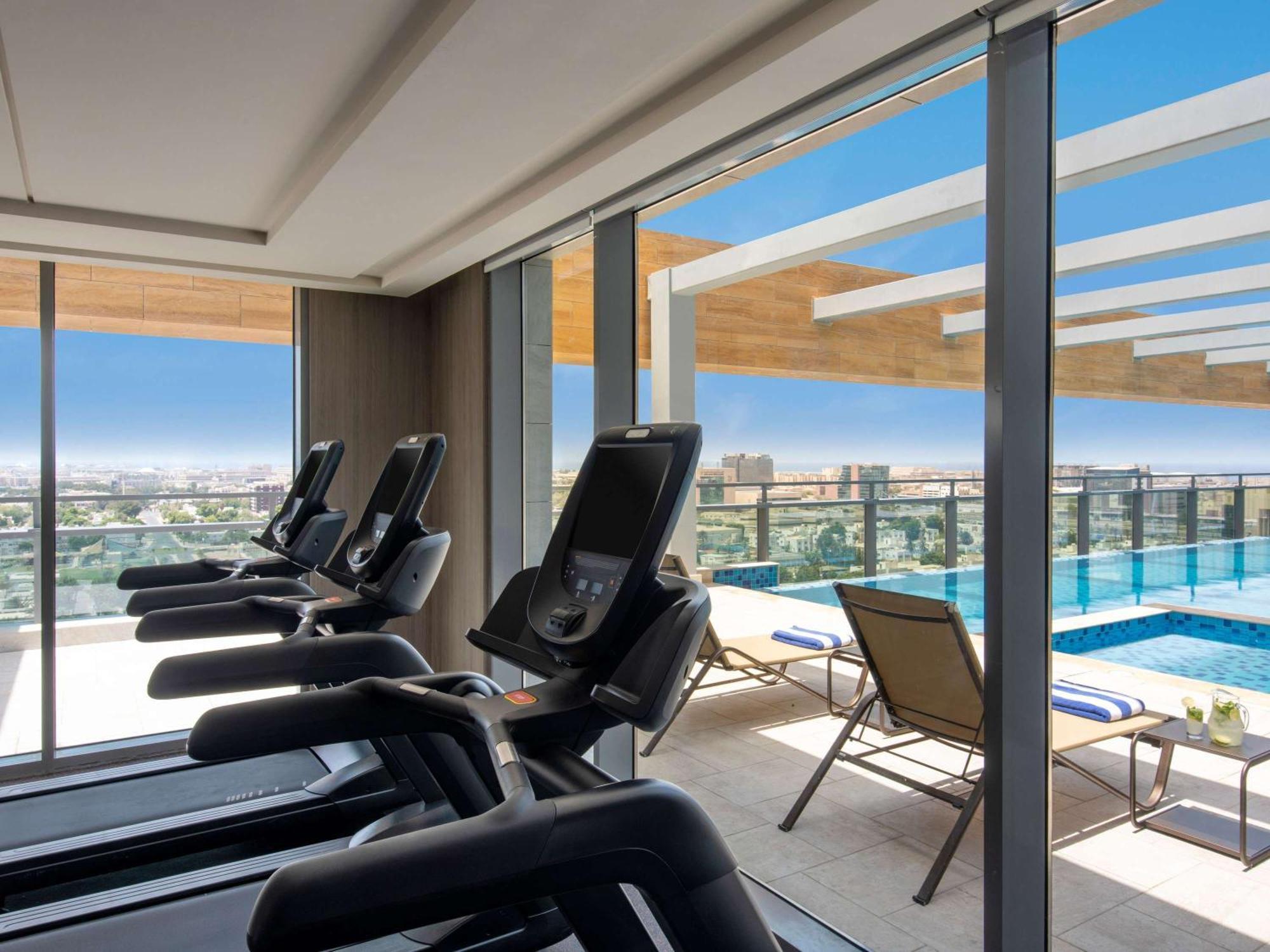 Swissotel Living Jiddah Esterno foto The gym at the hotel