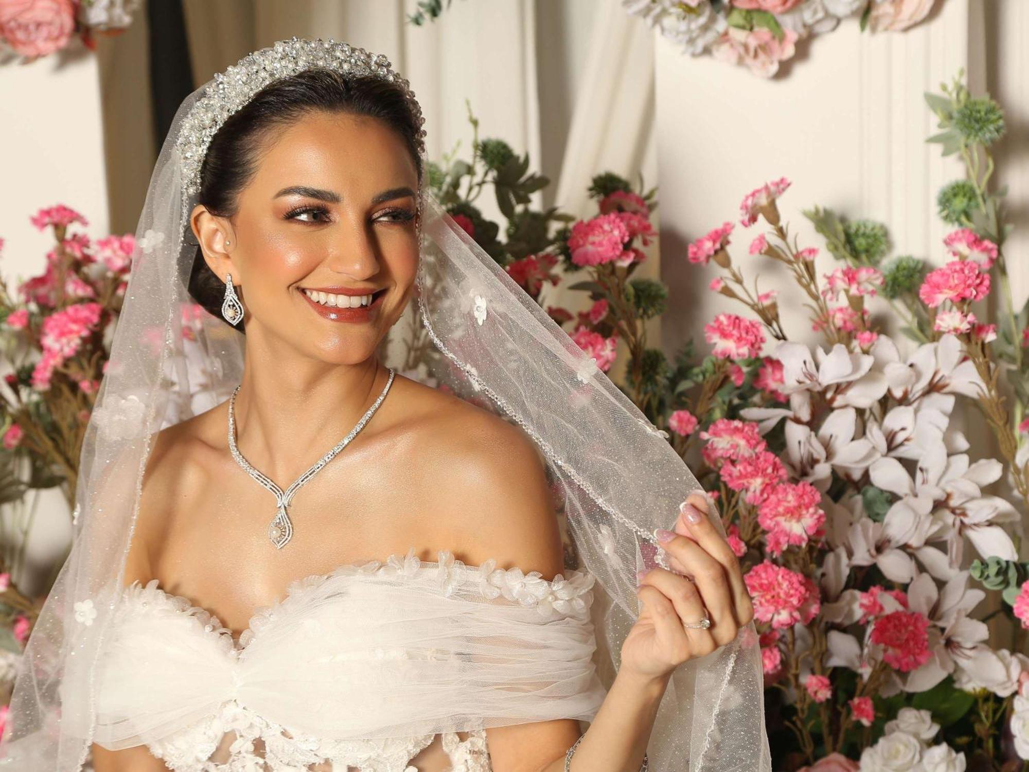 Swissotel Living Jiddah Esterno foto A bride wearing a veil