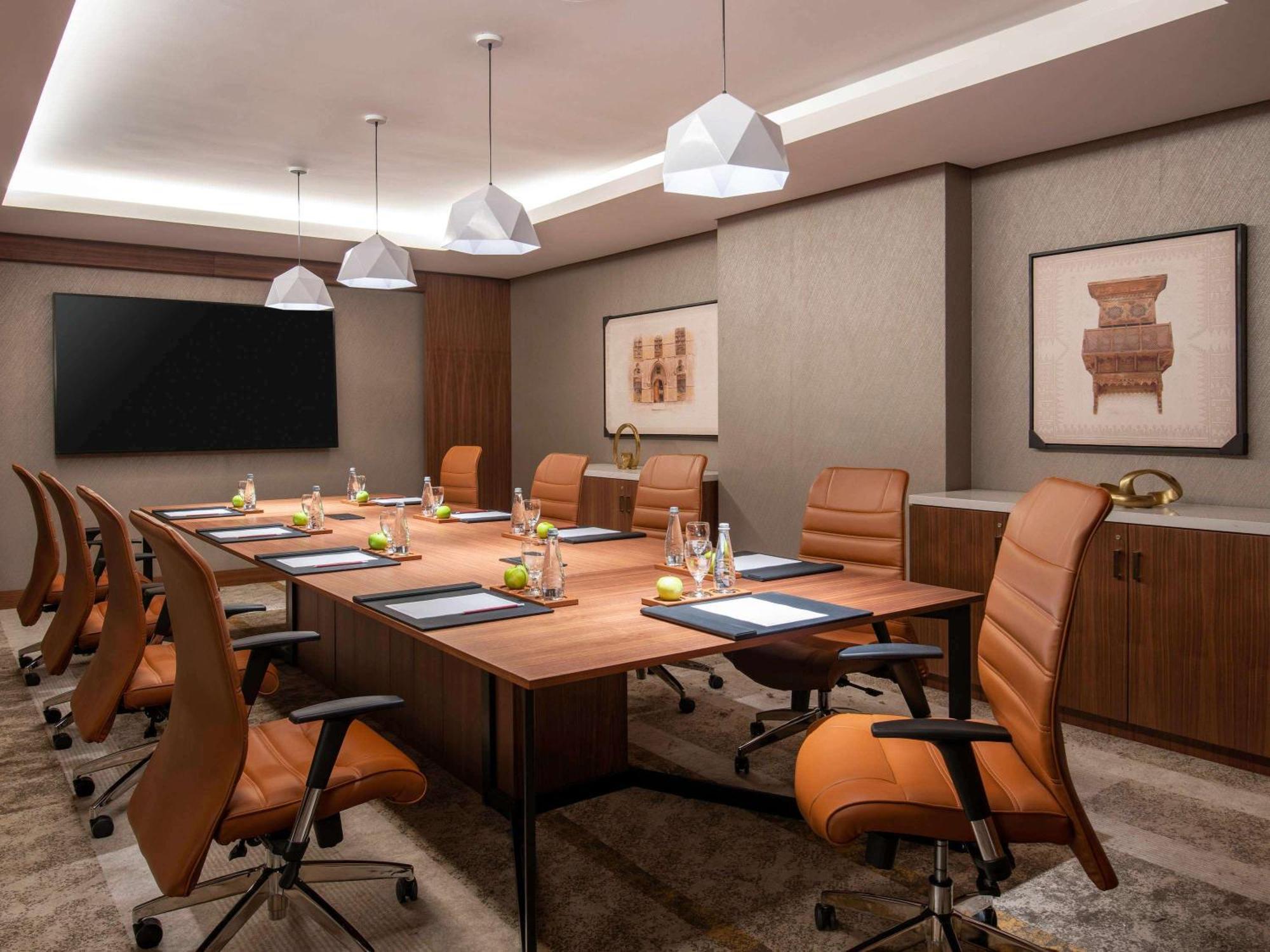Swissotel Living Jiddah Esterno foto Boardroom at The Westin