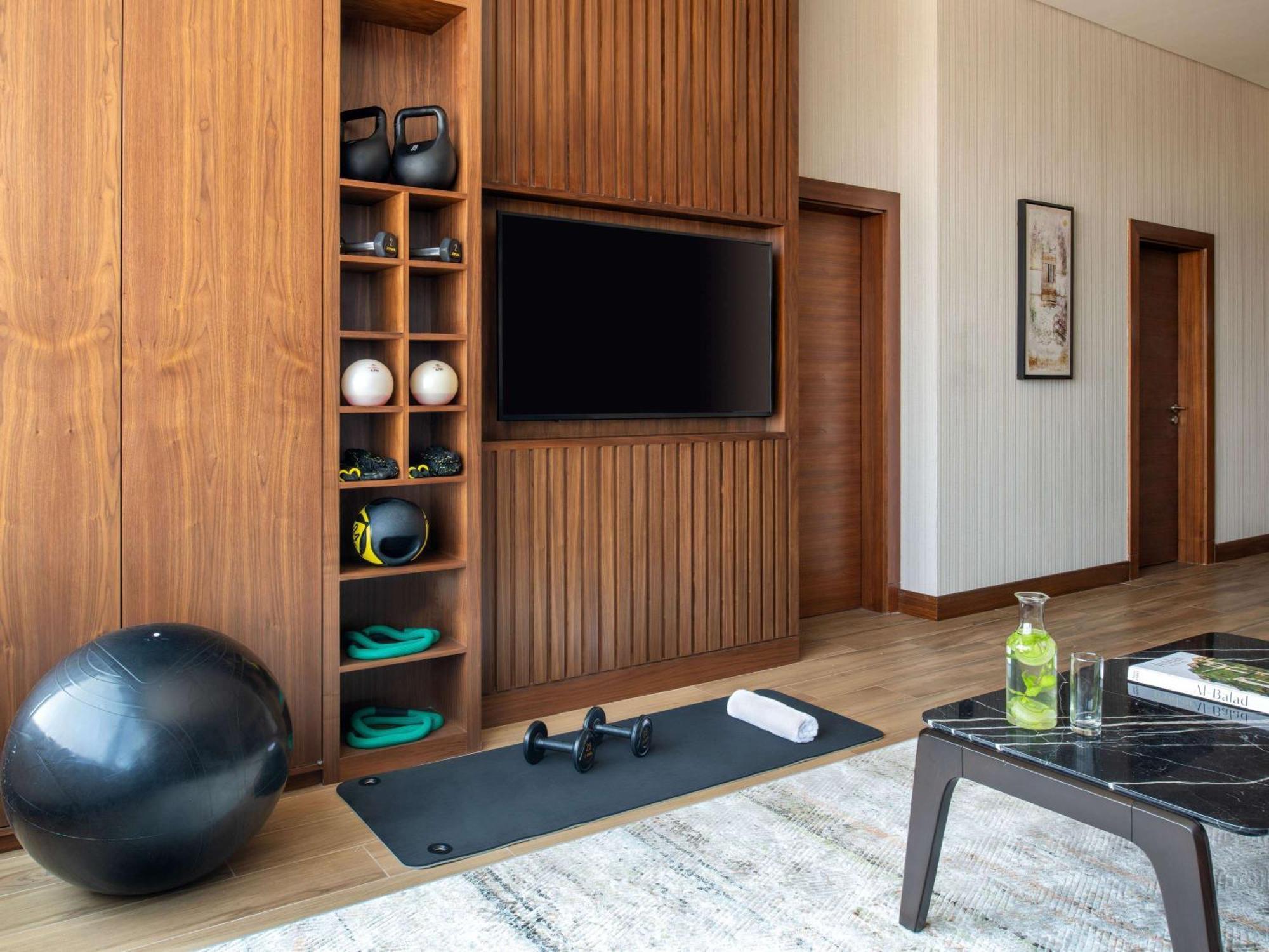 Swissotel Living Jiddah Esterno foto The gym at the 100 Queen's Gate