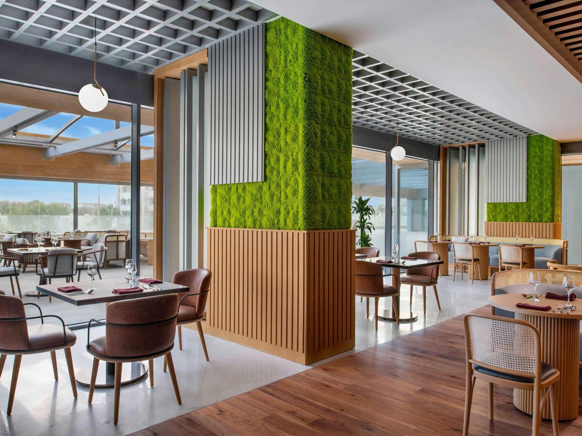 Swissotel Living Jiddah Esterno foto The restaurant
